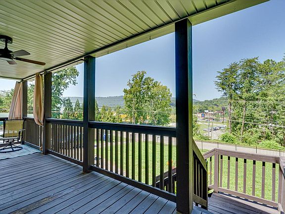 3rd image of 700 Runyan Dr