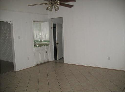 3rd image of 668 Wall Blvd