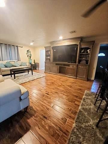 2nd image of 2632 33rd St