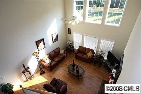 2nd image of 2118 Willowcrest Dr