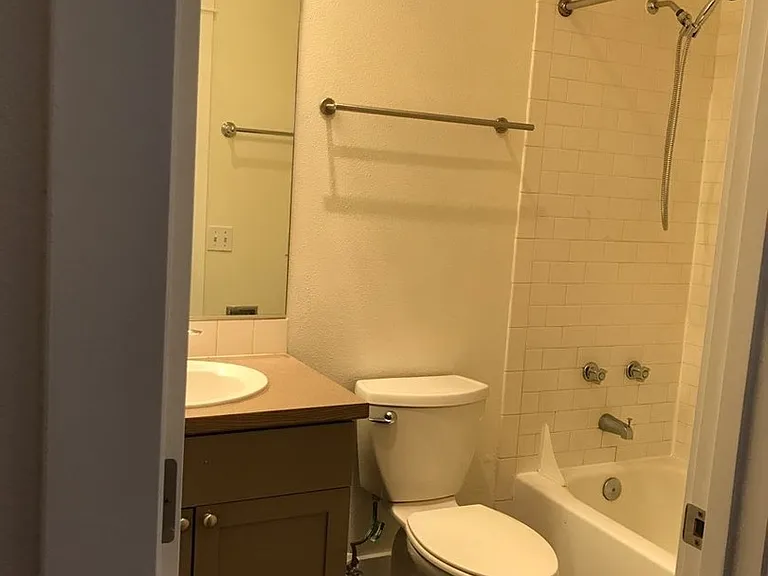 1423 Boylston Ave — Photo 7