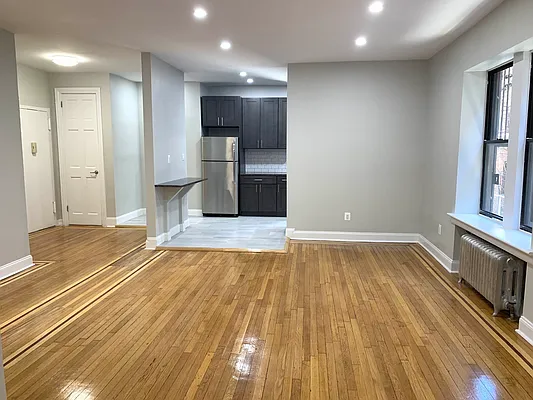 Rented by Tapiro Realty | media 9