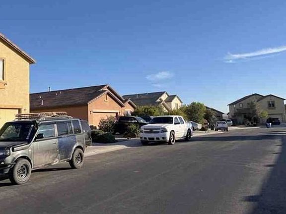 Exterior Neighborhood (street photo)