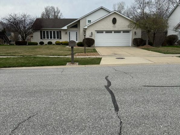 2746 Camelot Dr, Dyer, IN 46311