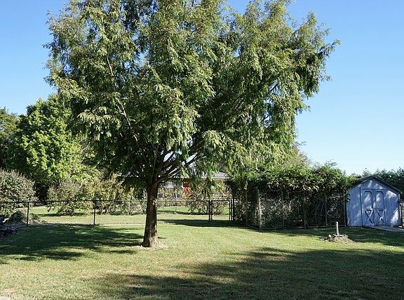 5th image of 1706 W North Shore Dr
