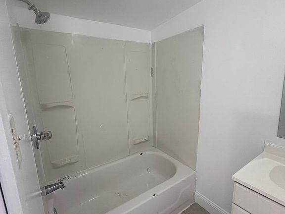 5th image of 37 E Jackson St Floor 3