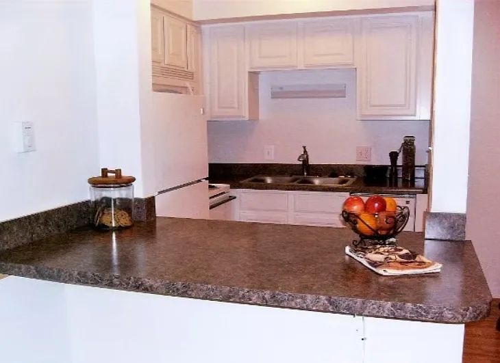 Executive House Apartments — Photo 2