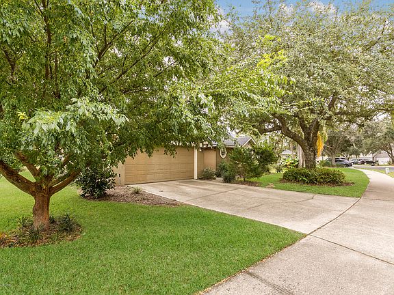 2nd image of 636 Lake Stone Cir