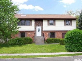334 Columbia St, Holbrook, NY 11741