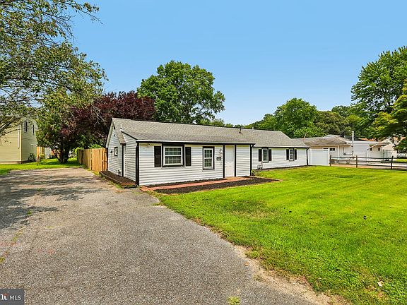 3rd image of 1110 Bradley Rd