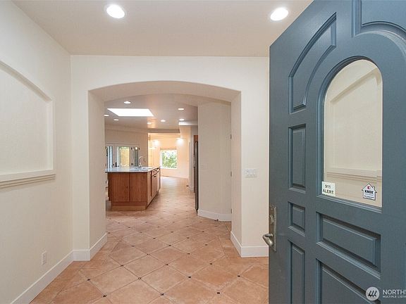 4th image of 102 Sunset Place