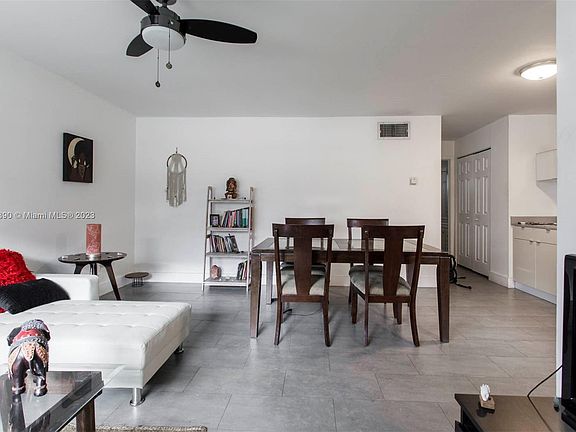 3rd image of 1614 West Ave APT 204