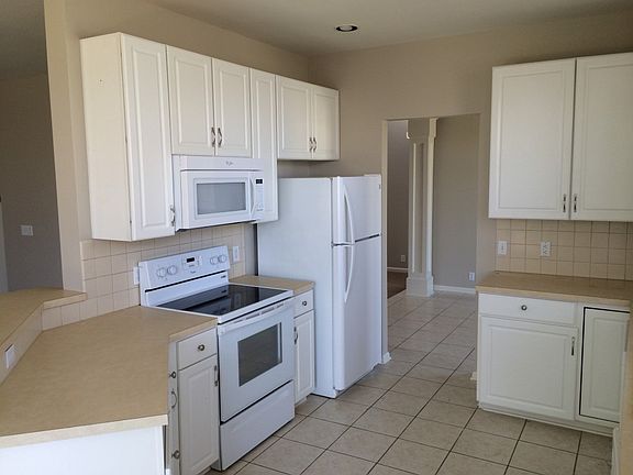3rd image of 2610 Tulip Ln