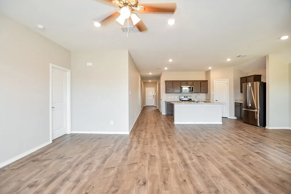 4 bed, 2.0 bath, 1815 sqft, $2,335 — Photo 3