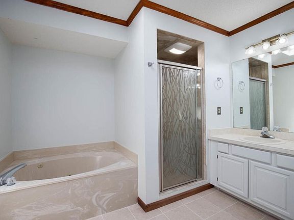 4th image of 1406 Ariel Ln