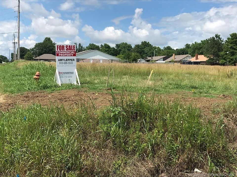 2nd image of 2600 E Dallas St
