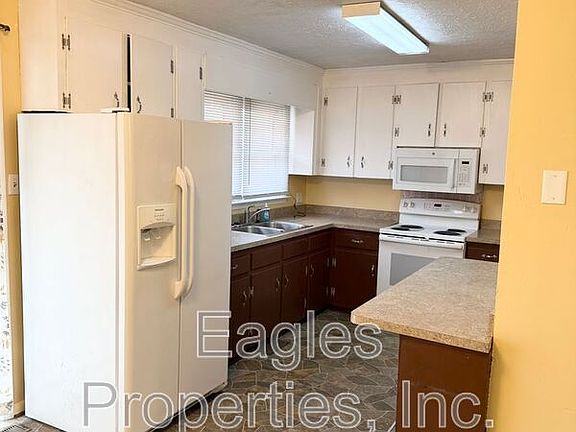 3rd image of 224 Herbert St