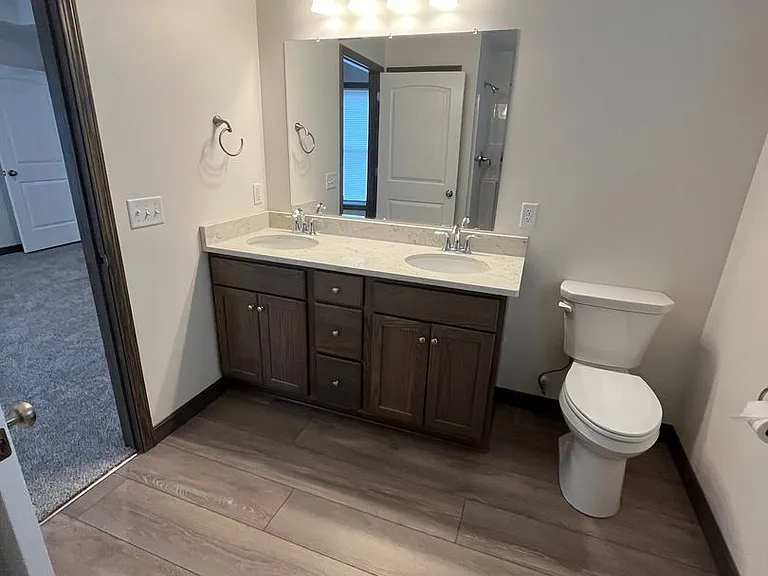 785 Glory Dr — Photo 12
