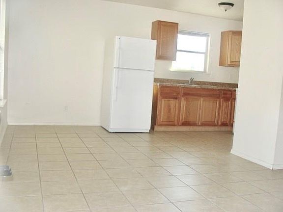 5th image of 259 Thorn Ave APT C