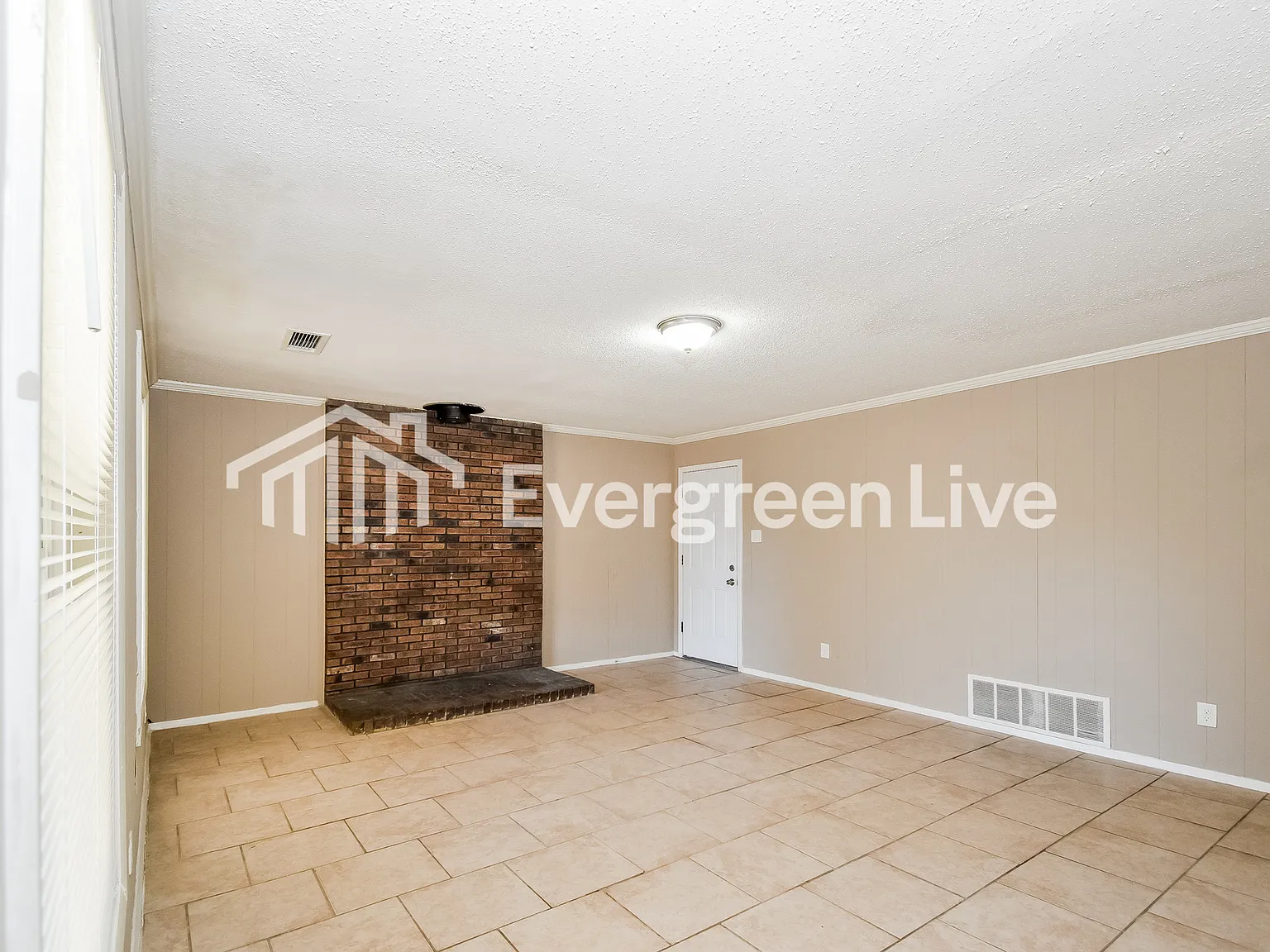 3 bed, 2.0 bath, 1695 sqft, $1,195 — Photo 4