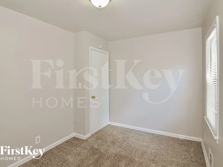 307 NE Arlington Cir — Photo 10