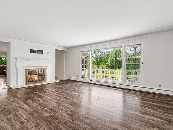 4th image of 3086 Springbrook Dr