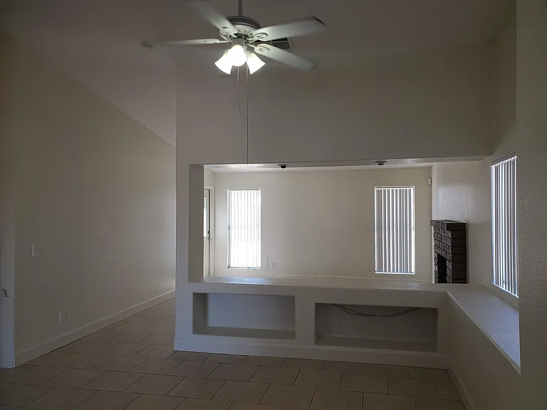 3637 W Angela Dr — Photo 3