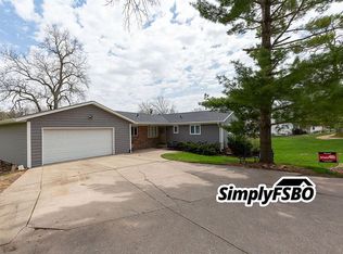 405 S Pioneer Dr, Long Grove, IA 52756