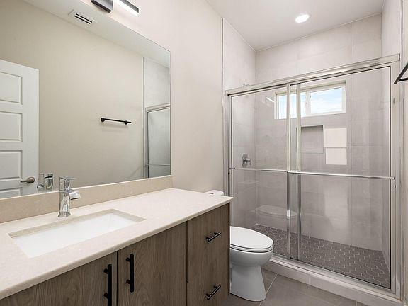 4th image of 5809 Puffin Ave #3