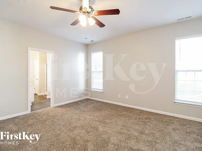 708 Hawthorn Ridge Dr — Photo 14
