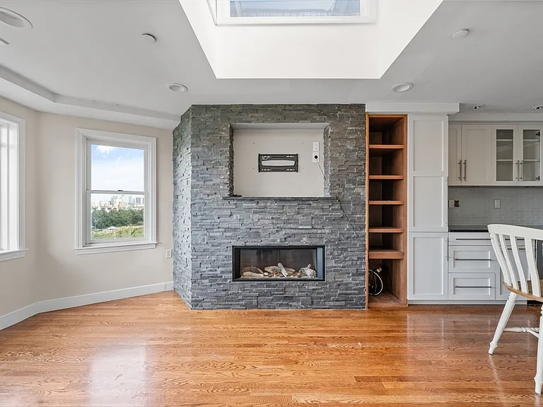 25 Bay State Rd #6 — Photo 4