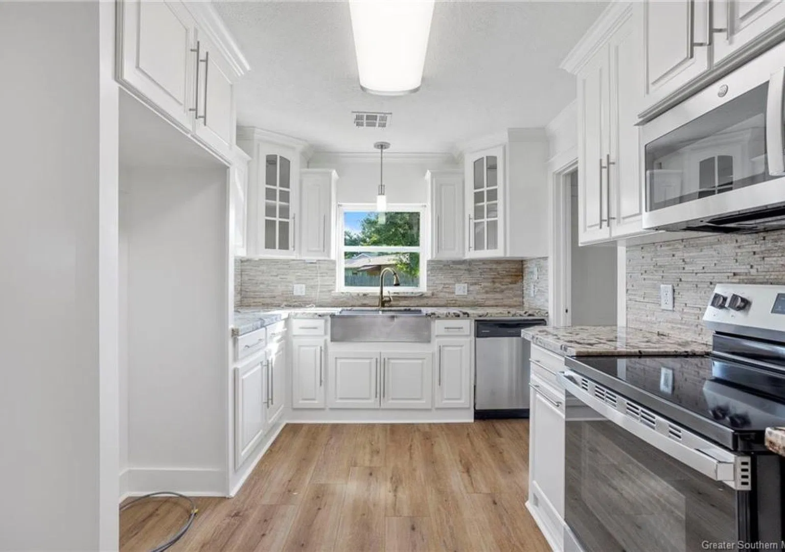 Beautifully Updated 4B/2B Home in Sulphur — Photo 3