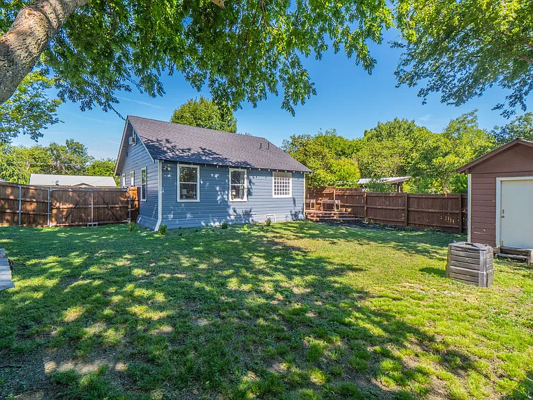 904 Florence St — Photo 29
