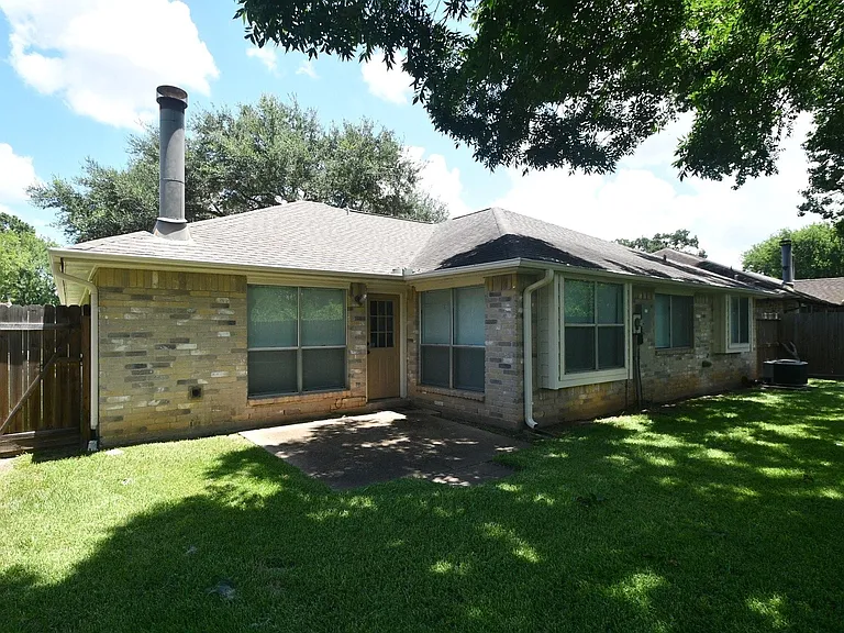 2303 Old Dixie Dr — Photo 37