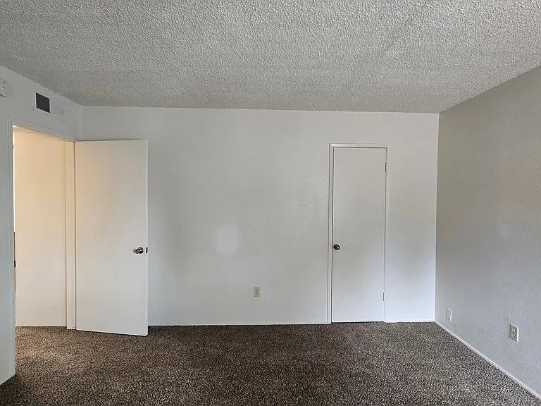 4147 Pinewood Lake Dr — Photo 18
