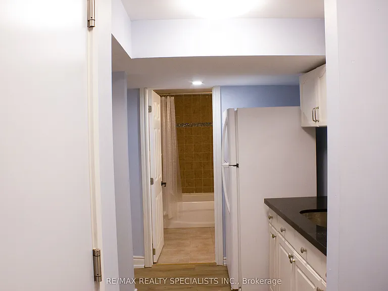 12 Woodgrove Ct #LOWER — Photo 7
