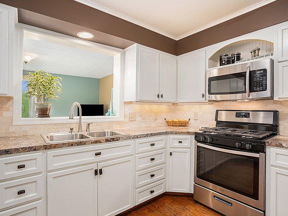 5th image of 8312 Wallinwood Springs Dr
