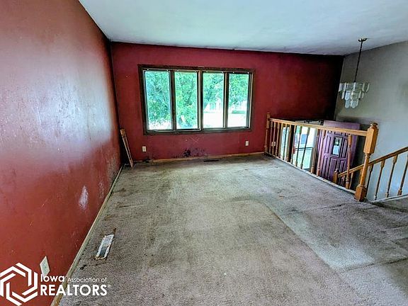 3rd image of 603 N Collins Cir