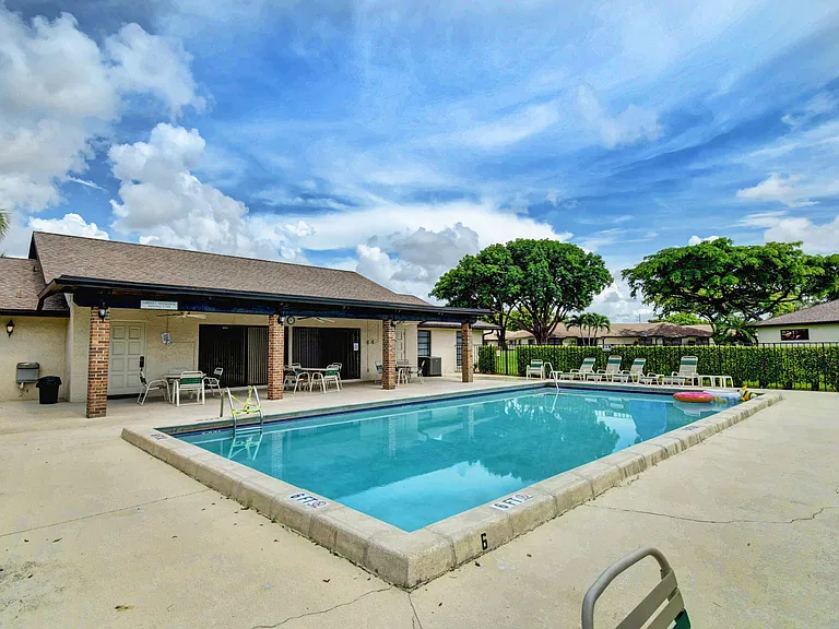 4944 Equestrian Cir #A — Photo 44