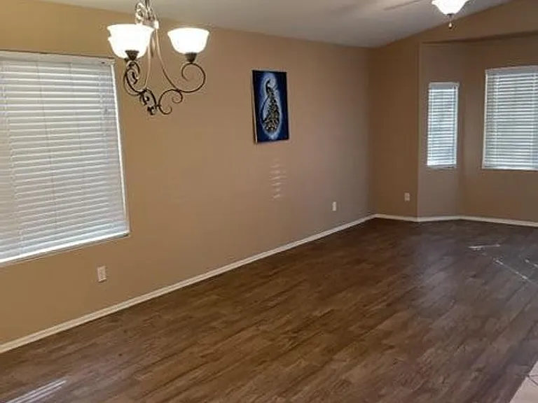 2132 W Carter Rd — Photo 3