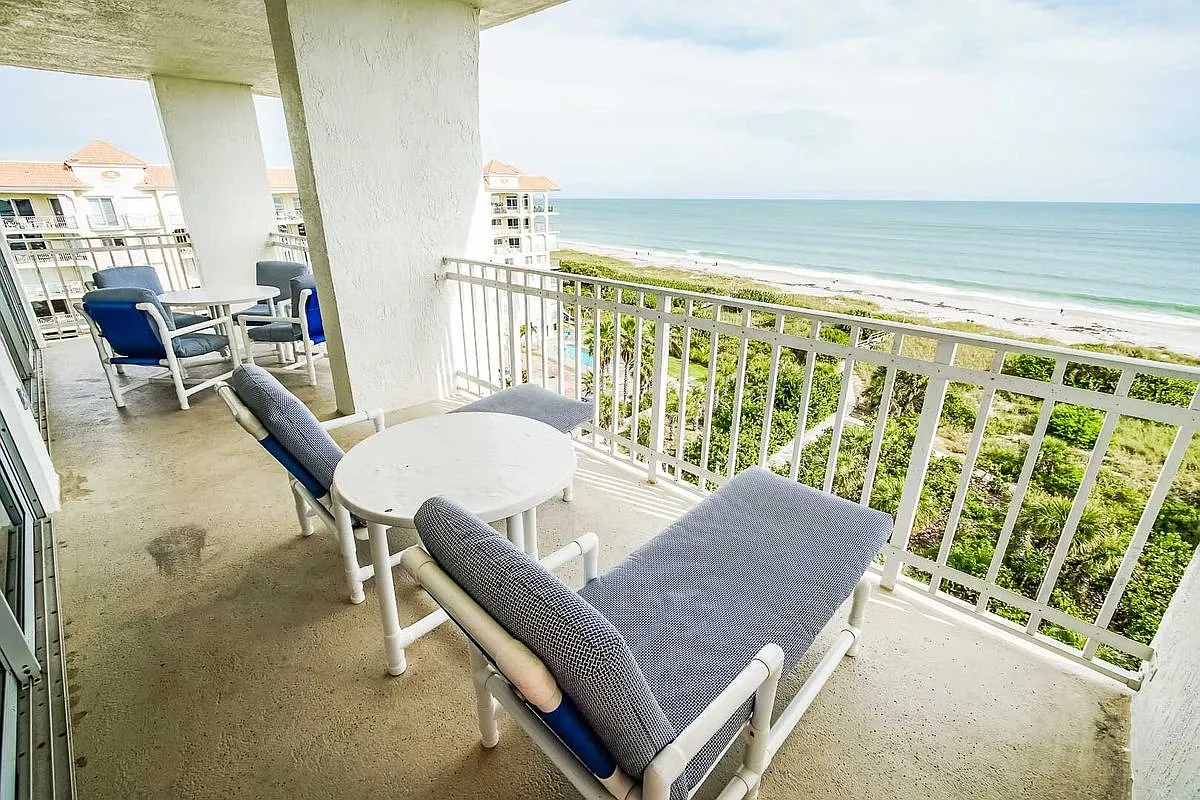 2 bed, 1.0 bath, 1220 sqft, $2,200 — Photo 2