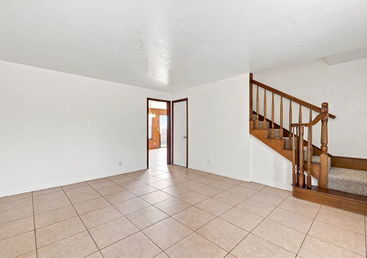 5 Bedroom 2 Bath — Photo 3