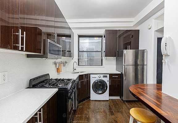 3rd image of 321 W 94th St APT 2E