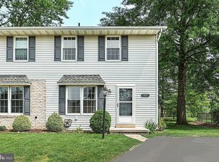 12 Stuart Cir, Hanover, PA 17331