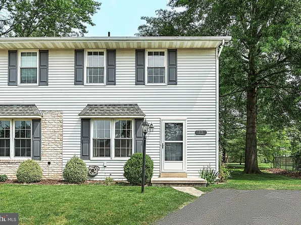 12 Stuart Cir, Hanover, PA 17331