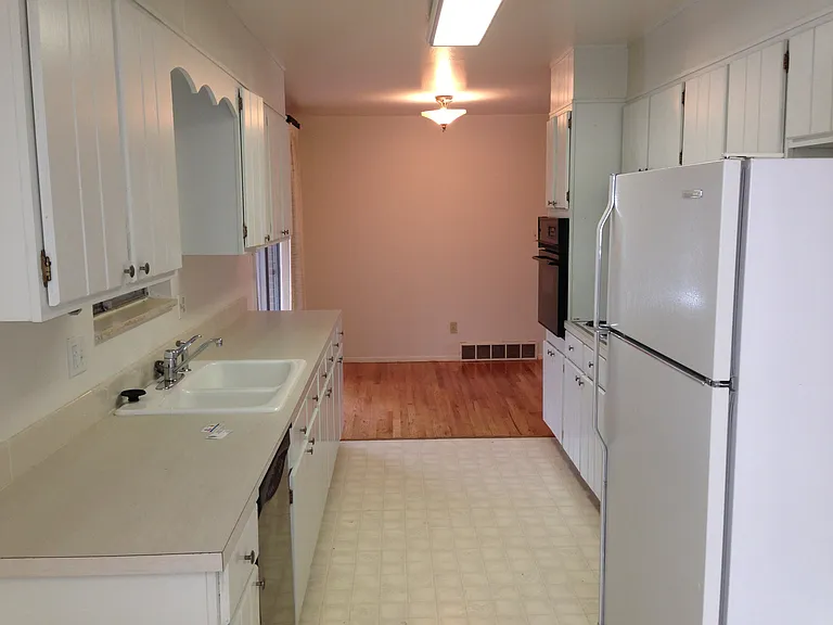 1300 Fuqua Dr — Photo 3