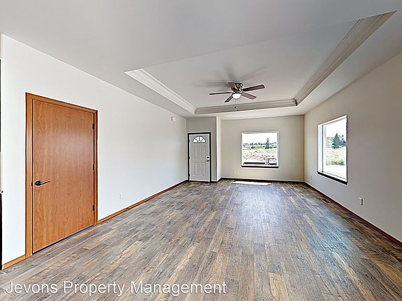 2nd image of 2901 Willow St #1