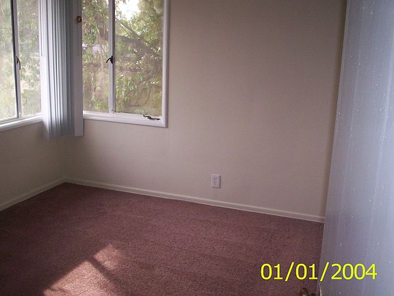 5th image of 941 E Mariposa St #2