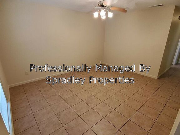3rd image of 1007 E Avenue O