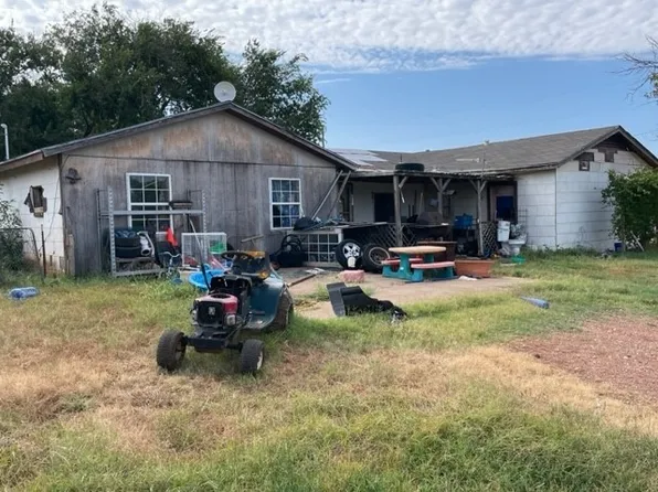 501 E Lincoln Ave, Electra, TX 76360